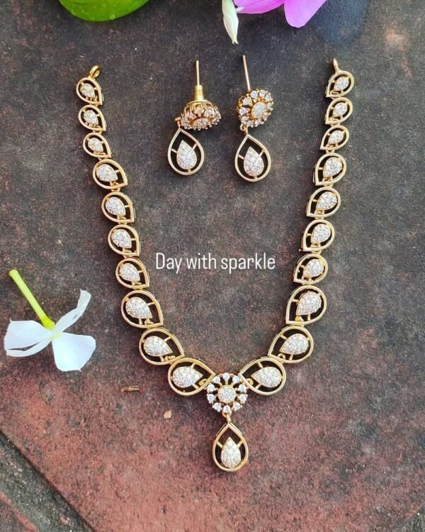 AD Neckpiece