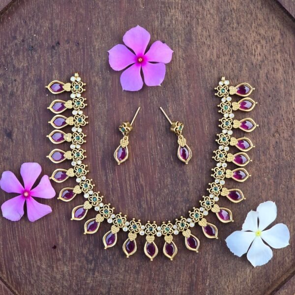 Ruby Floral Kemp Neckpiece