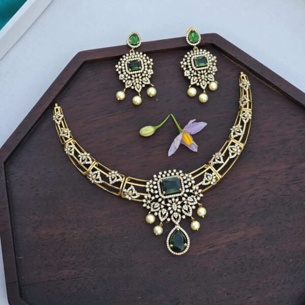 Grandeur Green Emerald AD Neckpiece