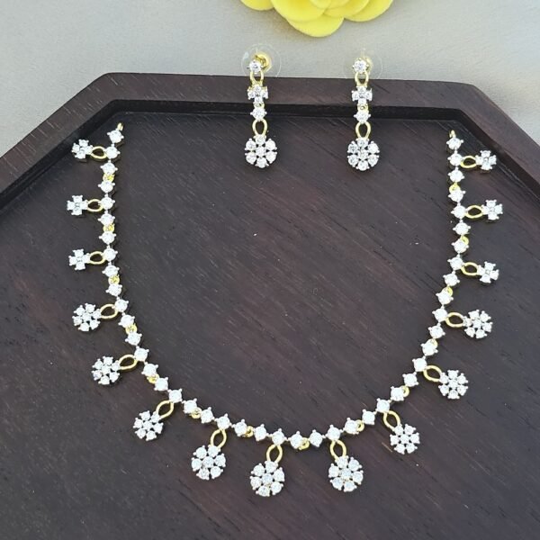 White Polish Floral AD Neckpiece