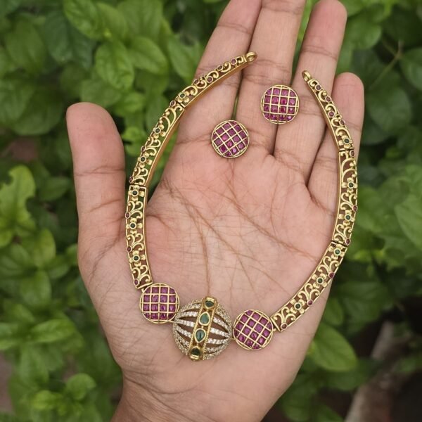 Ball Hasli Neckpiece